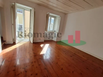 Apartamento T2 para Arrendamento em Misericórdia