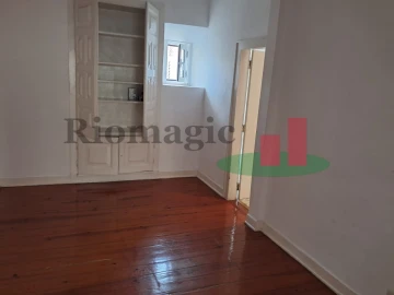 Apartamento T2 para Arrendamento em Misericórdia