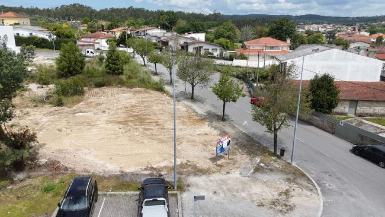 Terreno para Venda em Castêlo da Maia Foto 5