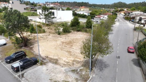 Terreno para Venda em Castêlo da Maia