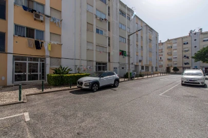 Apartamento T2 para Venda em Carregado e Cadafais