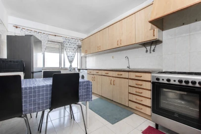 Apartamento T2 para Venda em Carregado e Cadafais