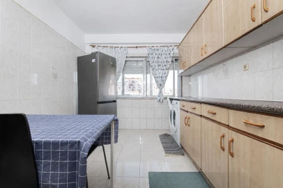 Apartamento T2 para Venda em Carregado e Cadafais
