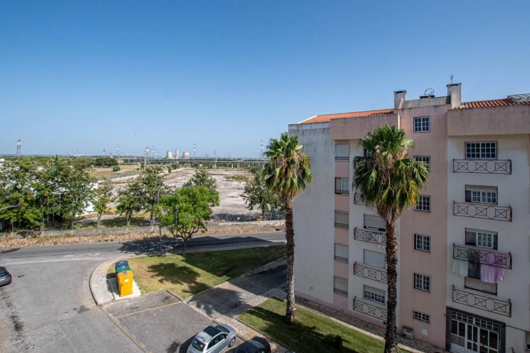 Apartamento T2 para Venda em Carregado e Cadafais Foto 11