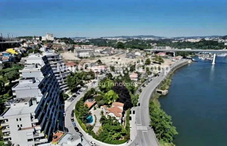 Apartamento T5 para Venda em Campanhã Foto 6