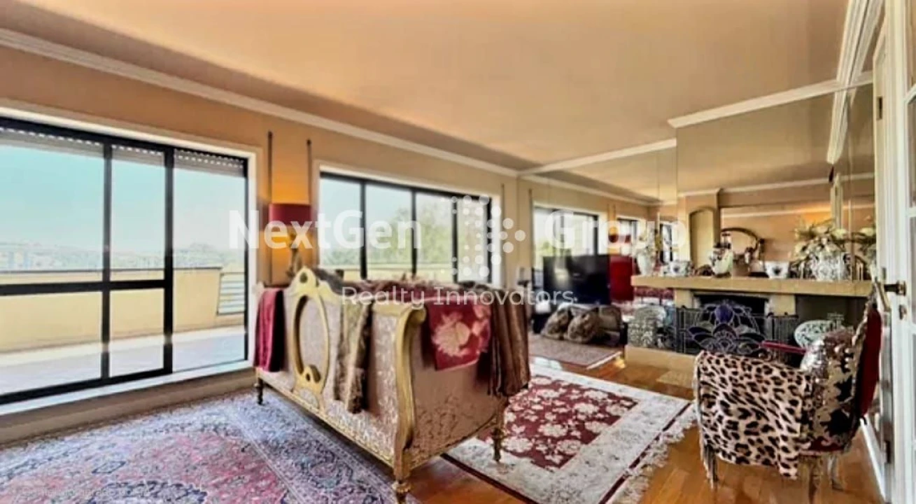 Apartamento T5 para Venda em Campanhã Foto 12