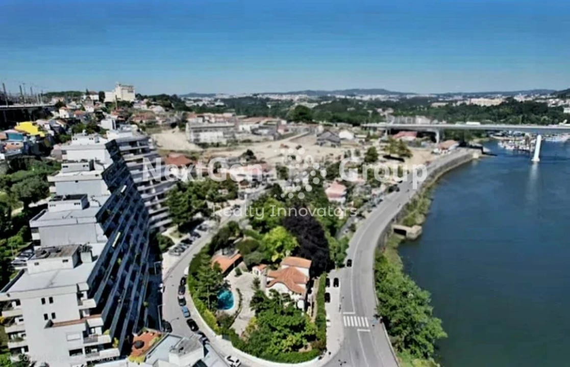 Apartamento T5 para Venda em Campanhã Foto 6