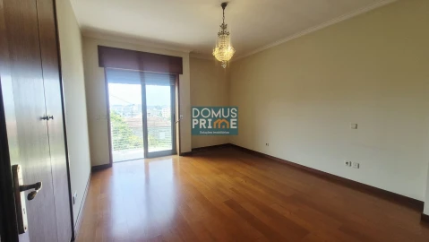 Moradia T4 para Venda em Nogueira, Fraião e Lamaçães
