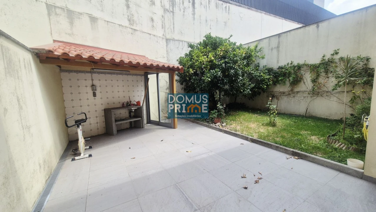 Moradia T4 para Venda em Nogueira, Fraião e Lamaçães Foto 9