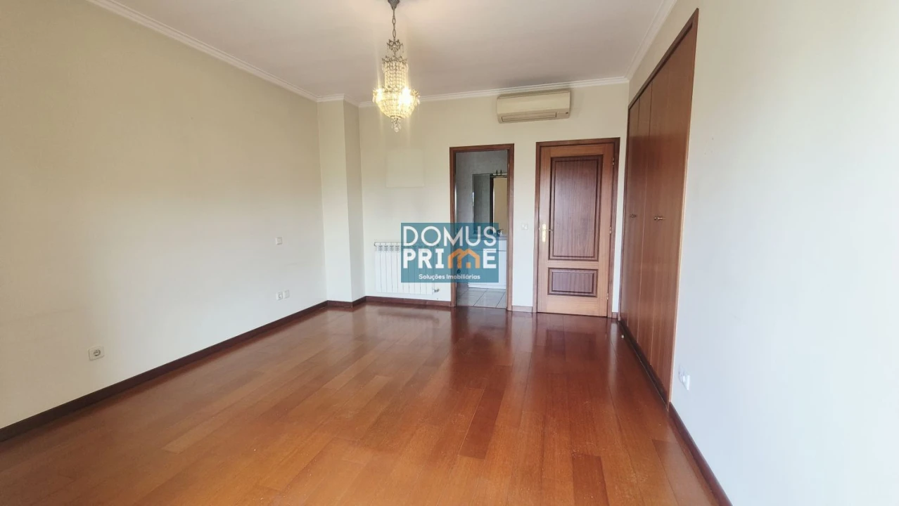 Moradia T4 para Venda em Nogueira, Fraião e Lamaçães Foto 17