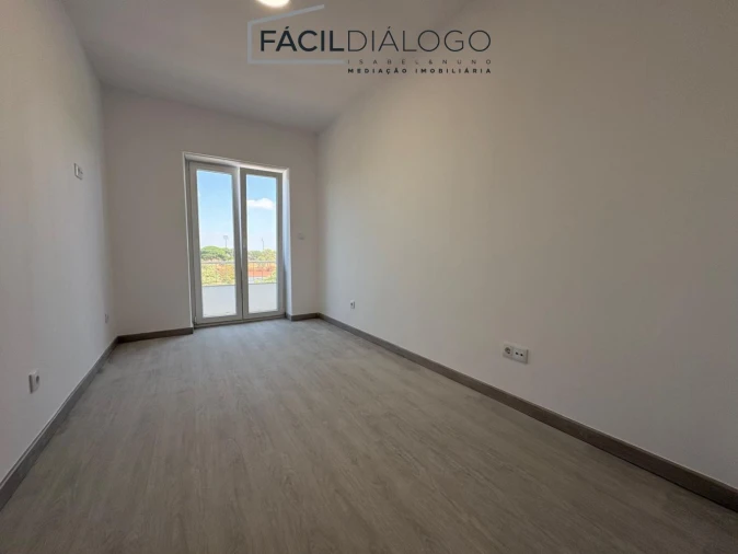 Apartamento T4 para Venda em Seixal, Arrentela e Aldeia de Paio Pires Foto 14