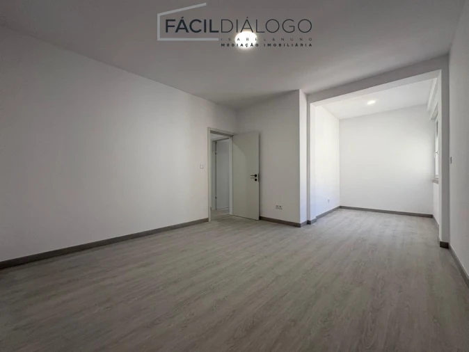 Apartamento T4 para Venda em Seixal, Arrentela e Aldeia de Paio Pires Foto 5