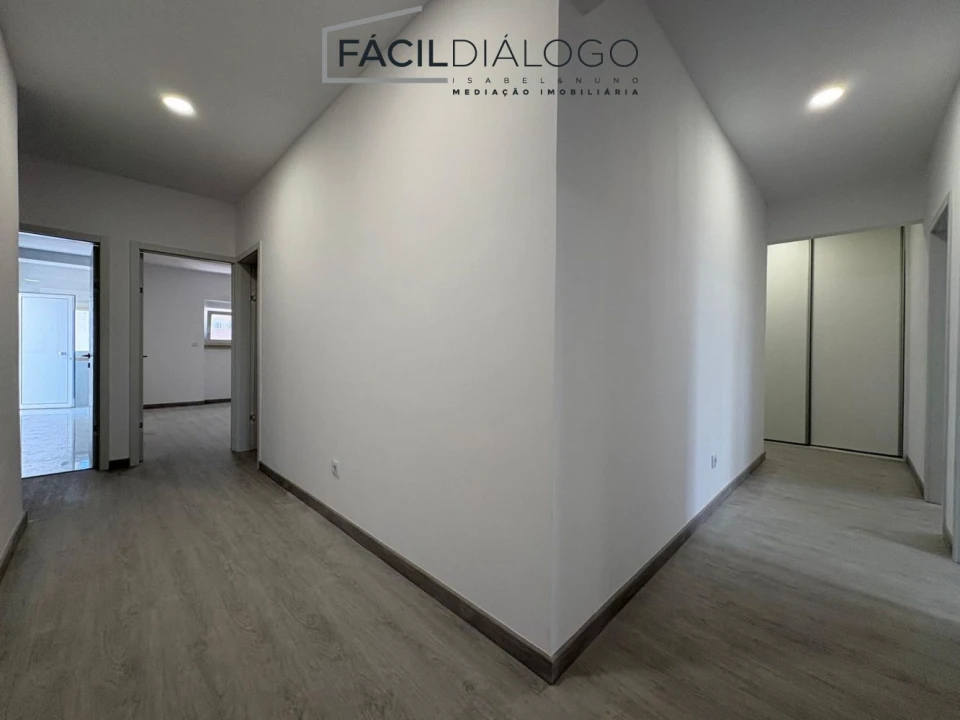 Apartamento T4 para Venda em Seixal, Arrentela e Aldeia de Paio Pires Foto 3