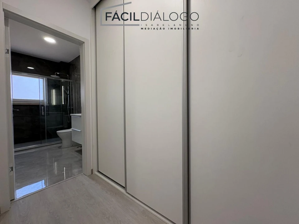 Apartamento T4 para Venda em Seixal, Arrentela e Aldeia de Paio Pires Foto 18