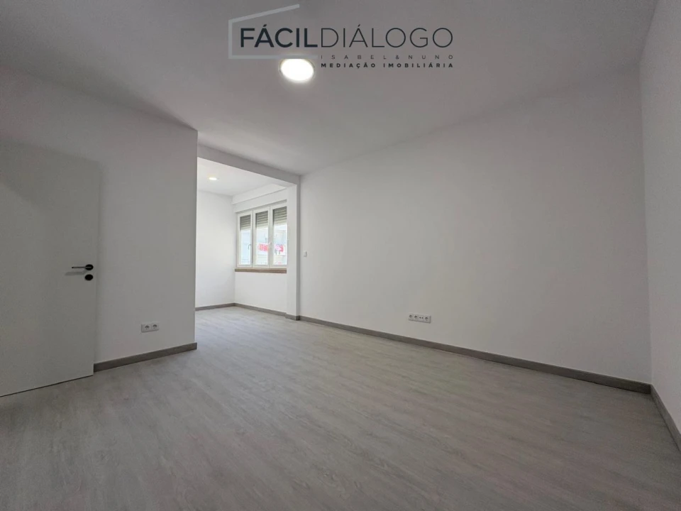 Apartamento T4 para Venda em Seixal, Arrentela e Aldeia de Paio Pires Foto 4