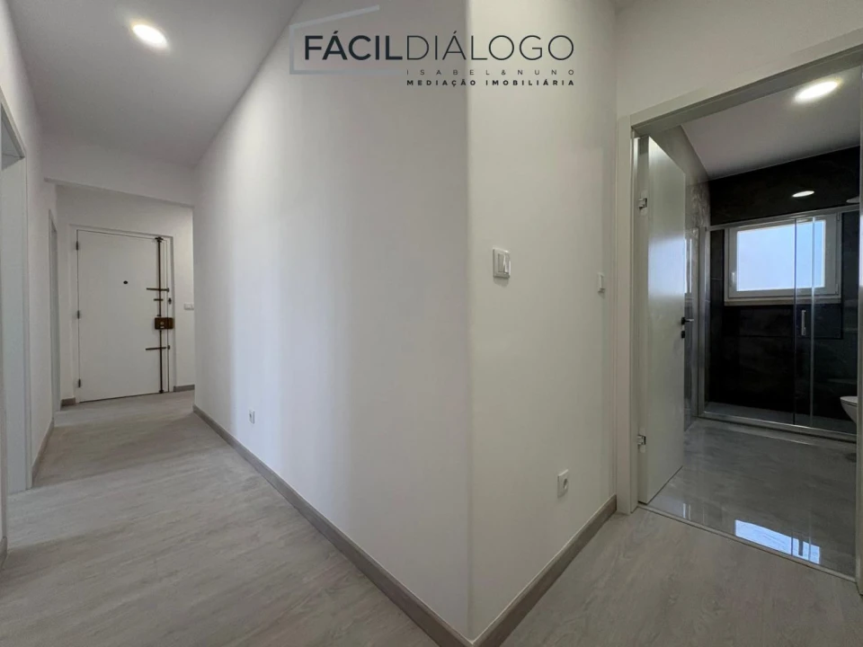 Apartamento T4 para Venda em Seixal, Arrentela e Aldeia de Paio Pires Foto 1