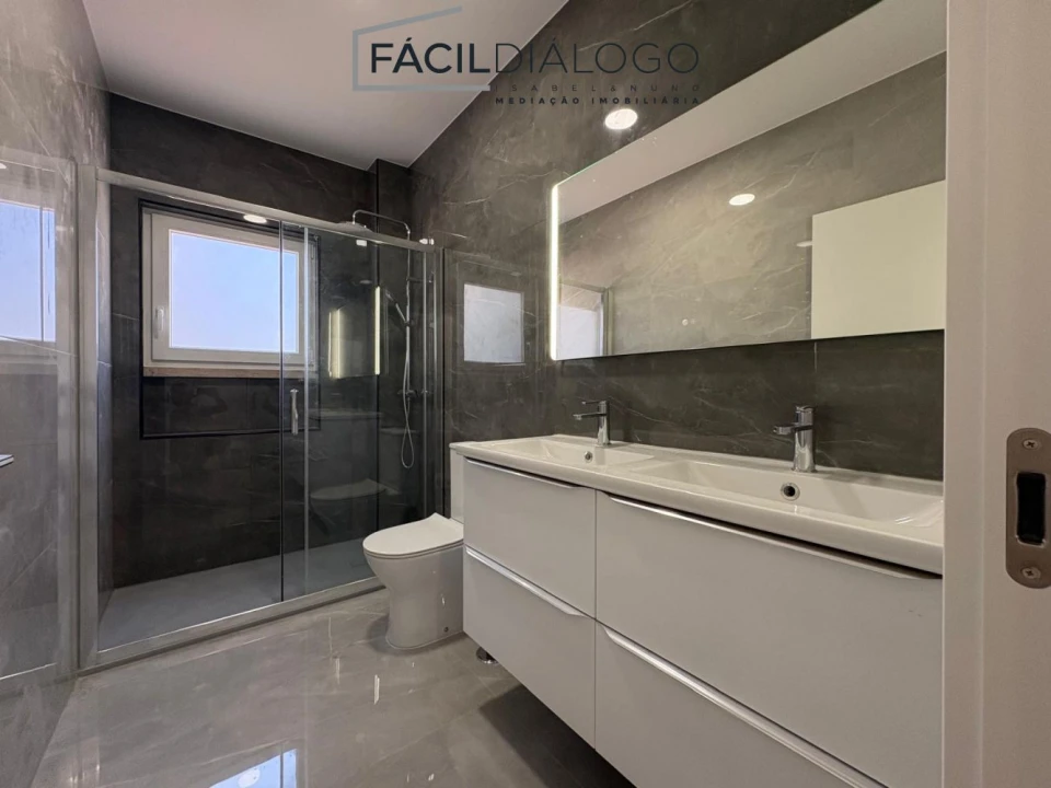 Apartamento T4 para Venda em Seixal, Arrentela e Aldeia de Paio Pires Foto 19