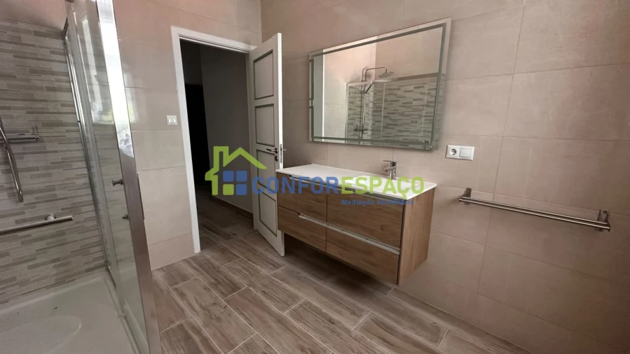 Apartamento T4 para Arrendamento em Castelo Branco Foto 8
