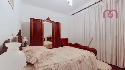 Moradia T4 para Venda em Borba (Matriz)