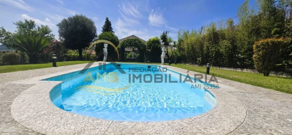 Moradia T8 para Venda em Fornelos