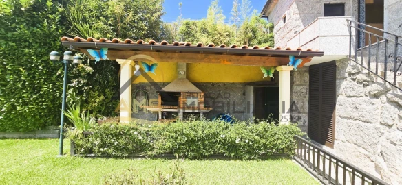 Moradia T8 para Venda em Fornelos