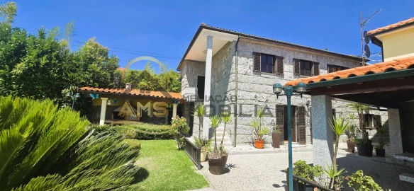 Moradia T8 para Venda em Fornelos