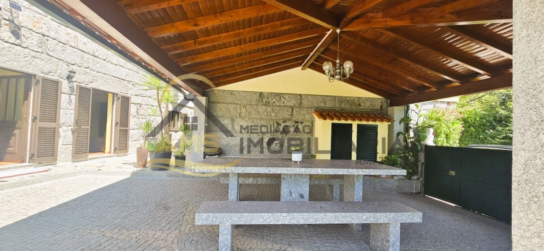 Moradia T8 para Venda em Fornelos Foto 4