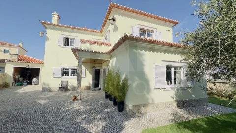 Moradia T4 para Venda em Carvoeira