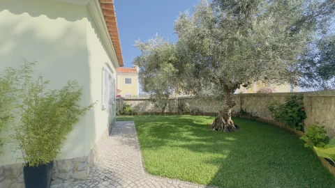 Moradia T4 para Venda em Carvoeira