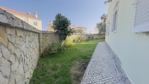 Moradia T4 para Venda em Carvoeira