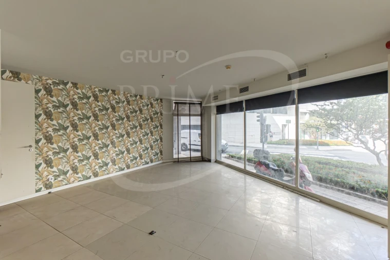 Loja para Arrendamento em Cedofeita, Santo Ildefonso, Sé, Miragaia, São Nicolau e Vitória Foto 4