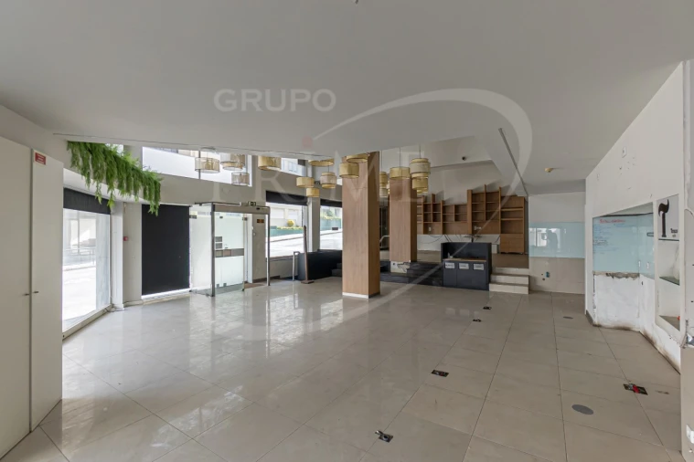 Loja para Arrendamento em Cedofeita, Santo Ildefonso, Sé, Miragaia, São Nicolau e Vitória Foto 5