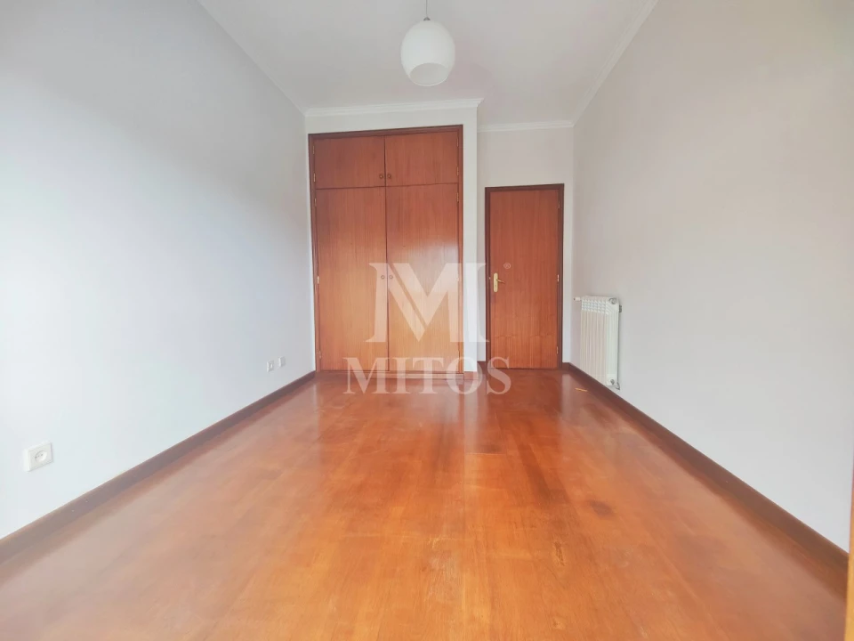 Apartamento T3 para Arrendamento em Santa Maria Maior e Monserrate e Meadela Foto 9