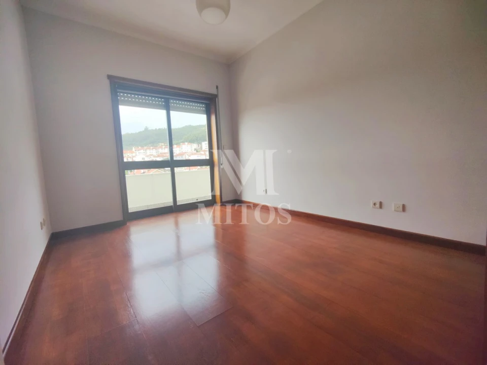 Apartamento T3 para Arrendamento em Santa Maria Maior e Monserrate e Meadela Foto 14