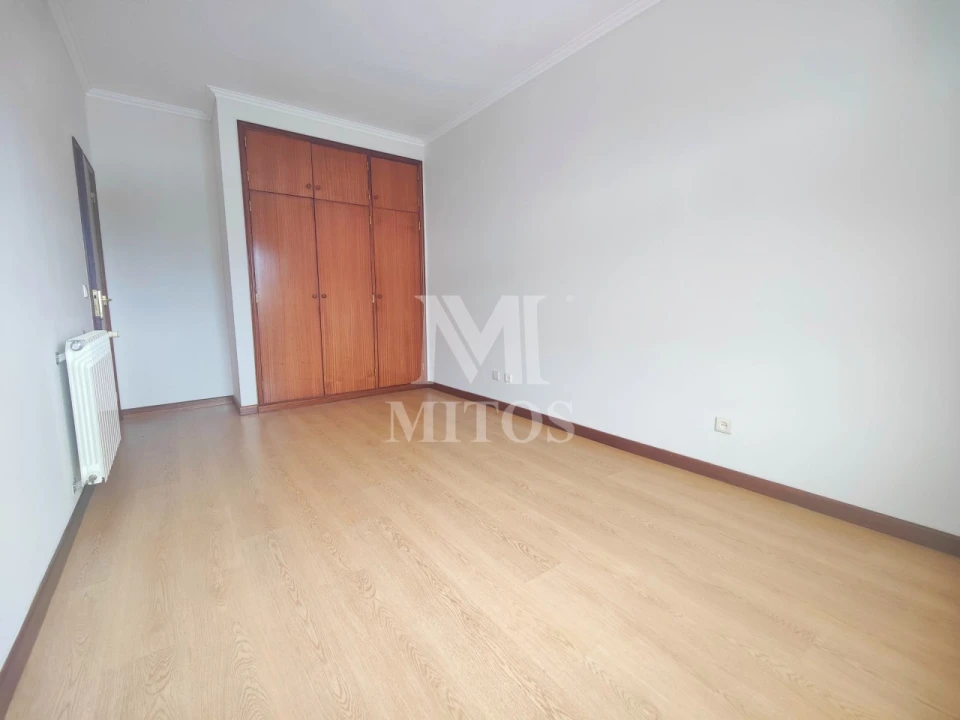 Apartamento T3 para Arrendamento em Santa Maria Maior e Monserrate e Meadela Foto 15