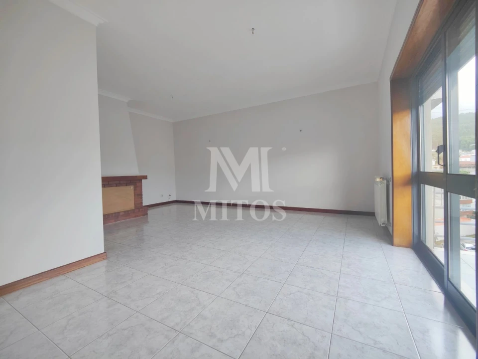 Apartamento T3 para Arrendamento em Santa Maria Maior e Monserrate e Meadela Foto 3