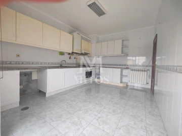 Apartamento T3 para Arrendamento em Santa Maria Maior e Monserrate e Meadela