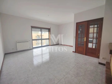 Apartamento T3 para Arrendamento em Santa Maria Maior e Monserrate e Meadela