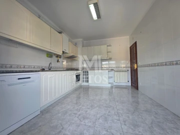Apartamento T3 para Arrendamento em Santa Maria Maior e Monserrate e Meadela