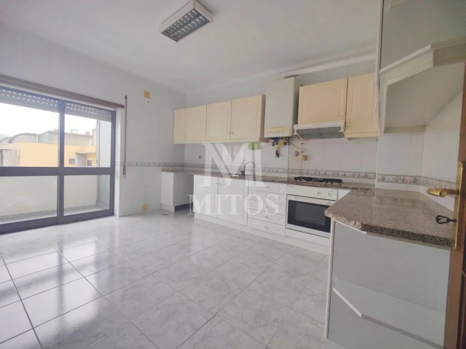 Apartamento T3 para Arrendamento em Santa Maria Maior e Monserrate e Meadela Foto 2
