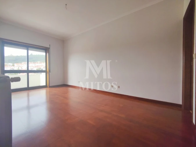 Apartamento T3 para Arrendamento em Santa Maria Maior e Monserrate e Meadela Foto 6
