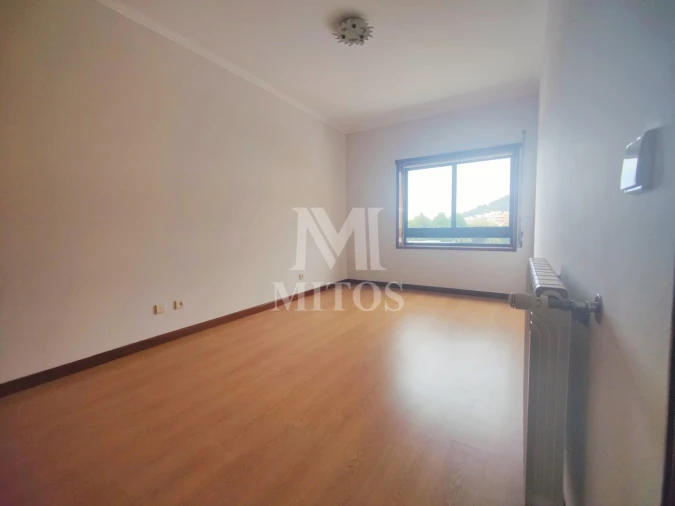 Apartamento T3 para Arrendamento em Santa Maria Maior e Monserrate e Meadela Foto 10