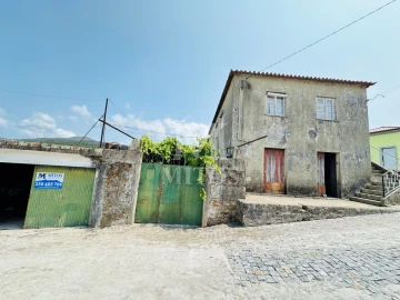 Moradia T3 para Venda em Santa Marta de Portuzelo