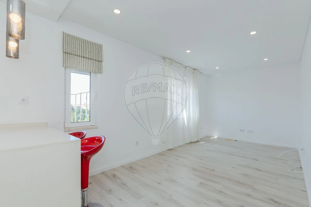 Apartamento T3 para Arrendamento em Olivais Foto 24