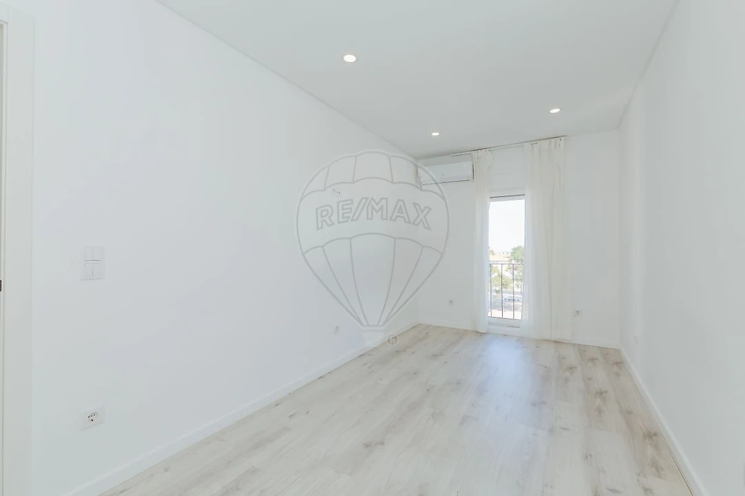 Apartamento T3 para Arrendamento em Olivais Foto 7