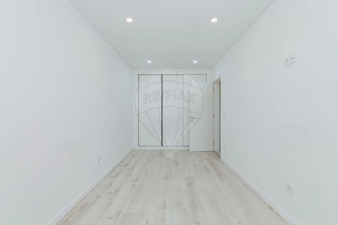 Apartamento T3 para Arrendamento em Olivais Foto 9
