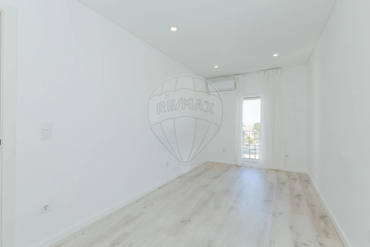 Apartamento T3 para Arrendamento em Olivais Foto 7