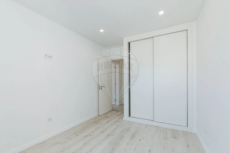 Apartamento T3 para Arrendamento em Olivais Foto 2