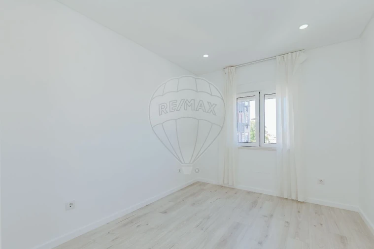 Apartamento T3 para Arrendamento em Olivais Foto 3