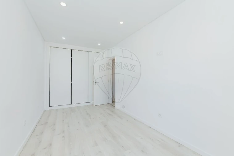 Apartamento T3 para Arrendamento em Olivais Foto 8